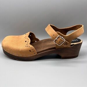 Sandgren Milan brown wooden clogs scallops size 41 / 10.5